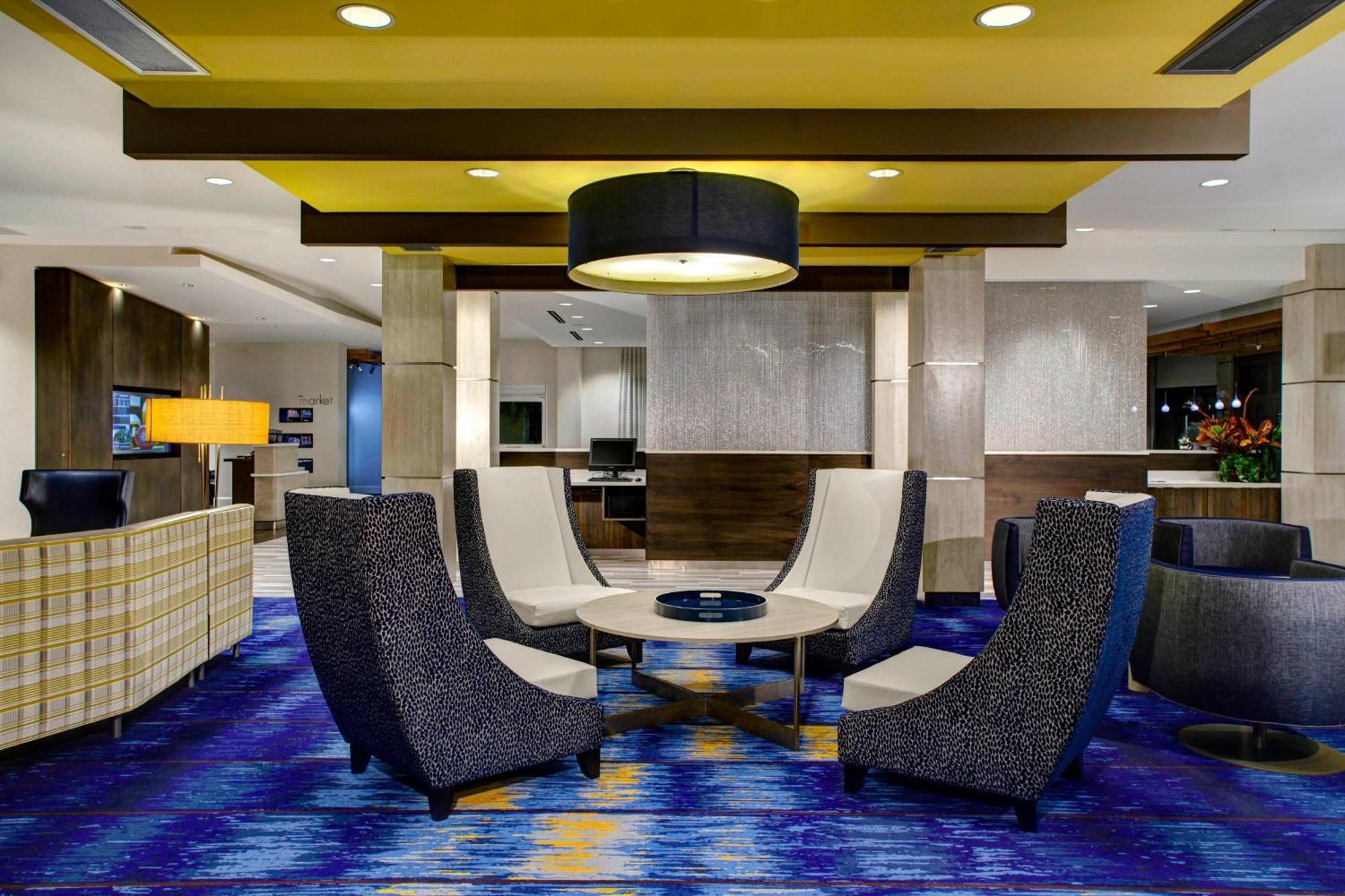 Отель Courtyard By Marriott Карролтон Экстерьер фото