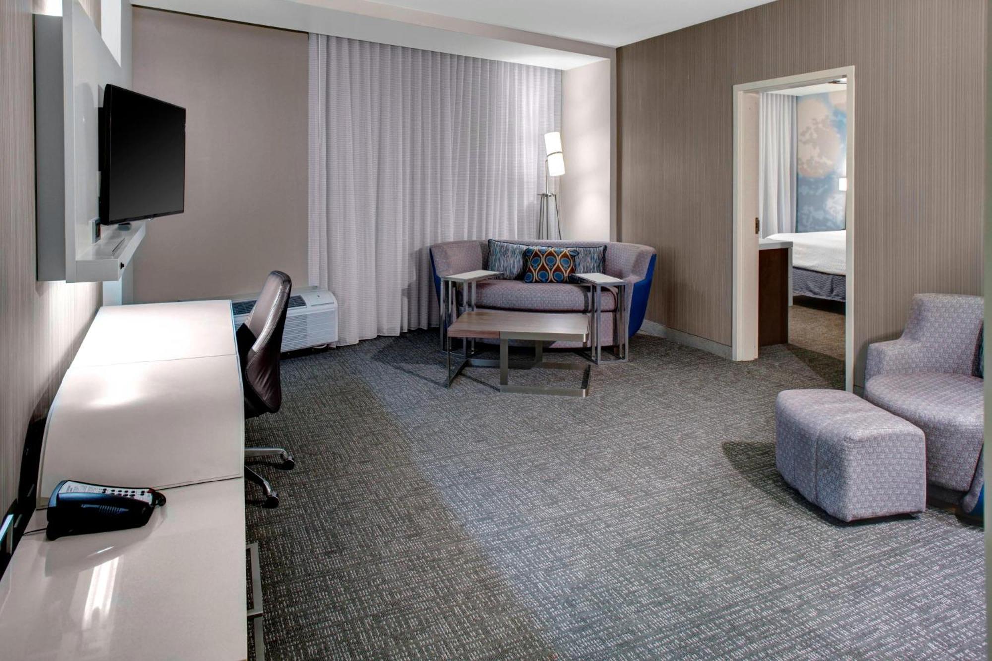 Отель Courtyard By Marriott Карролтон Экстерьер фото
