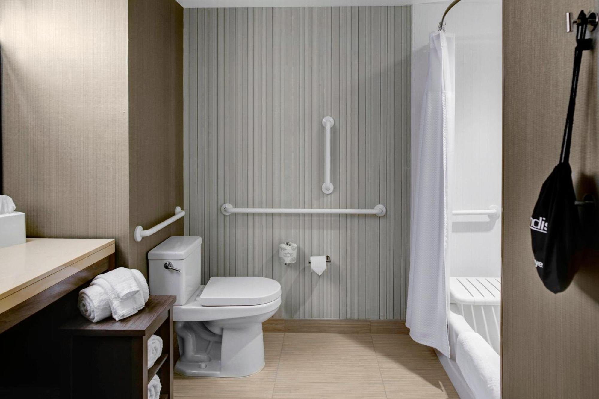 Отель Courtyard By Marriott Карролтон Экстерьер фото