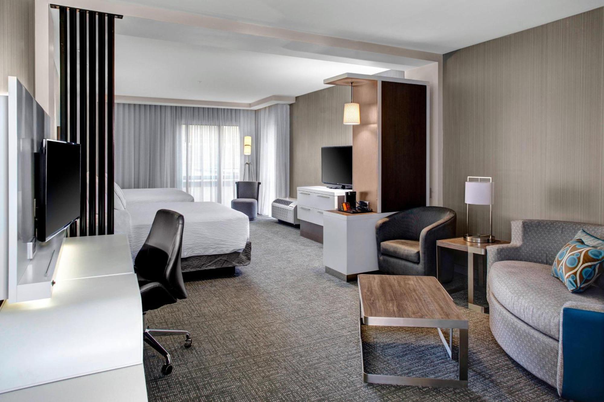Отель Courtyard By Marriott Карролтон Экстерьер фото