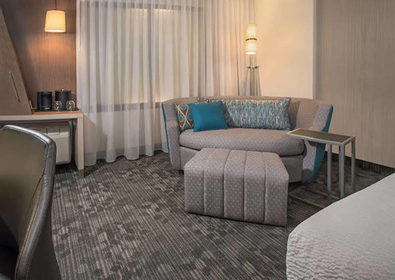 Отель Courtyard By Marriott Карролтон Экстерьер фото